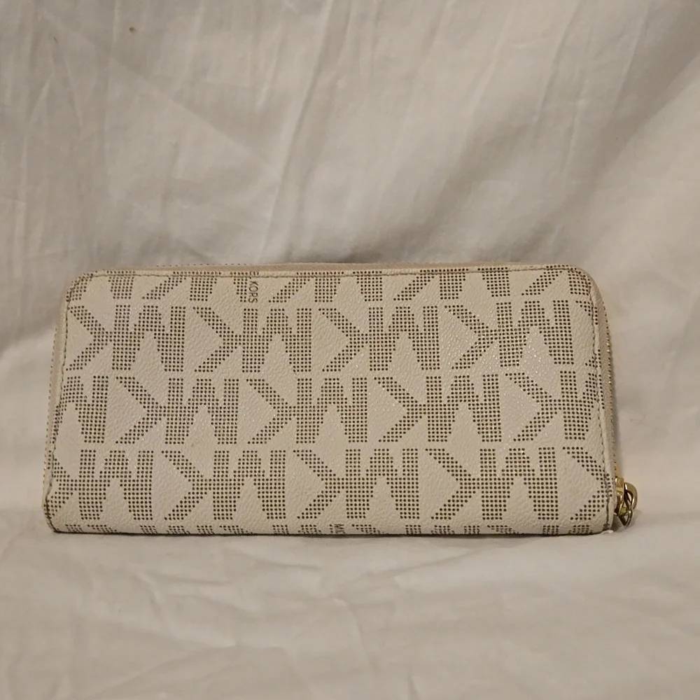 Micheal Kors Jet Set Chain Tote and Wallet - Picture 10 of 13